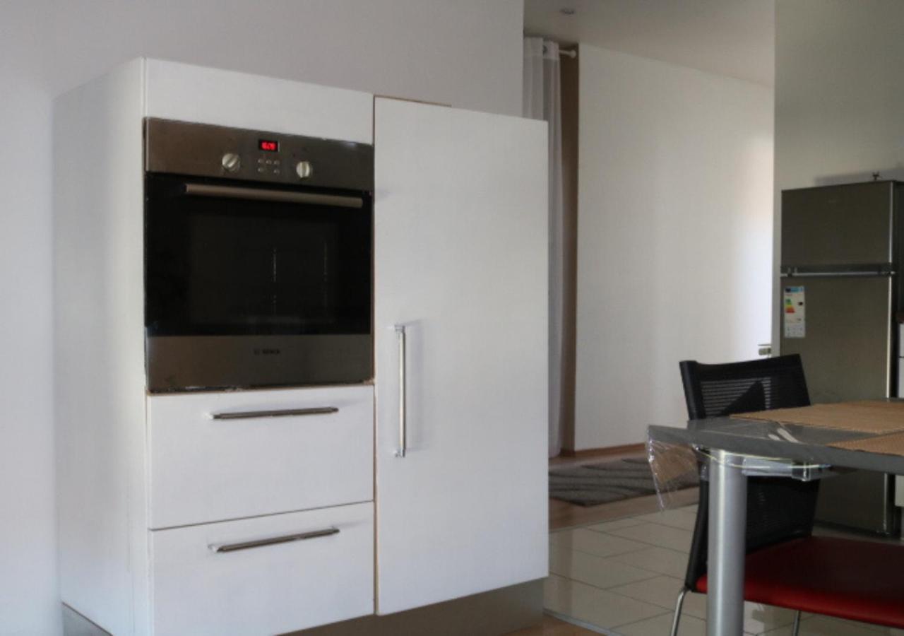 Le Wolf - 1 Chambre Privee Dans Un Appartement - 5Mn Tram Du Centre Ville - 15Mn Tram Gare Tgv Mulhouse - Wifi - Parking Exterior foto